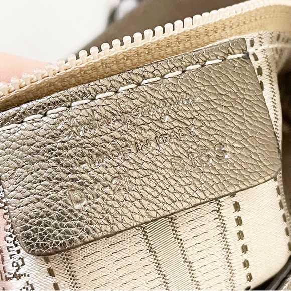 Salvatore Ferragamo metallic leather Gancini shoulder bag - Picture 10 of 11